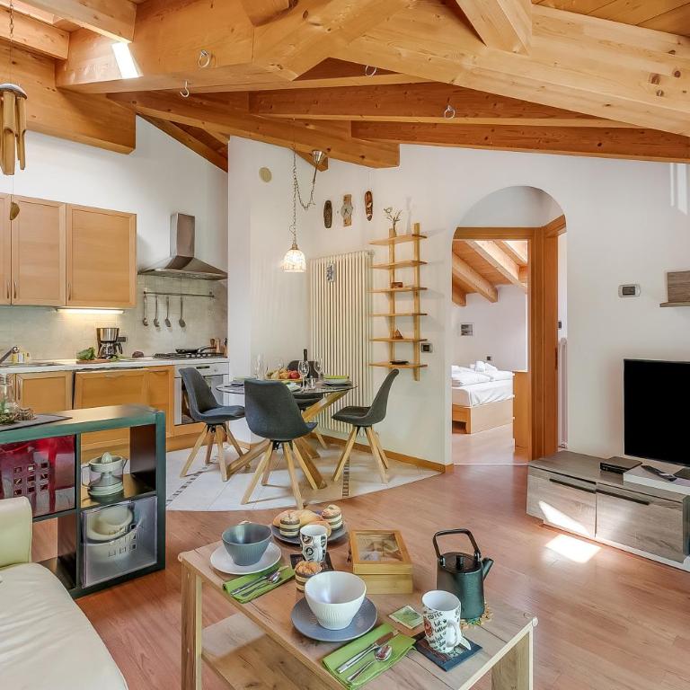 Torbole On the Moon Apartment near Beach - Happy Rentals - Apartment mit Blick auf die Berge - 2