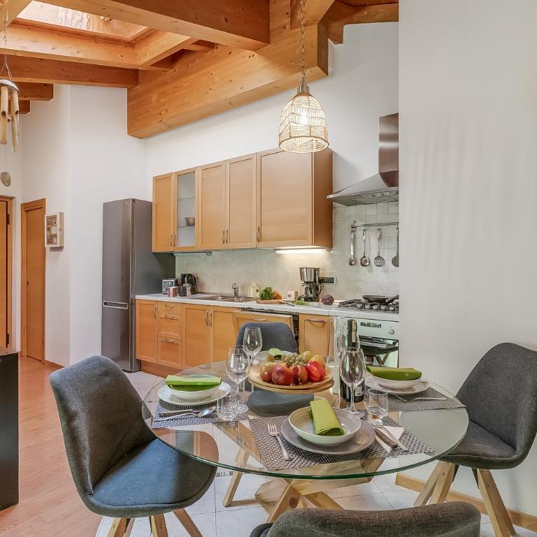 Torbole On the Moon Apartment near Beach - Happy Rentals - Apartment mit Blick auf die Berge - 3