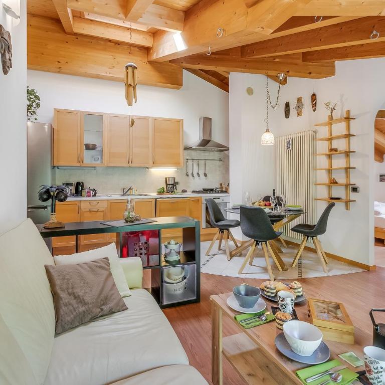 Torbole On the Moon Apartment near Beach - Happy Rentals - Apartment mit Blick auf die Berge - 10