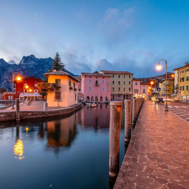 Torbole On the Moon Apartment near Beach - Happy Rentals - Apartment mit Blick auf die Berge - 20