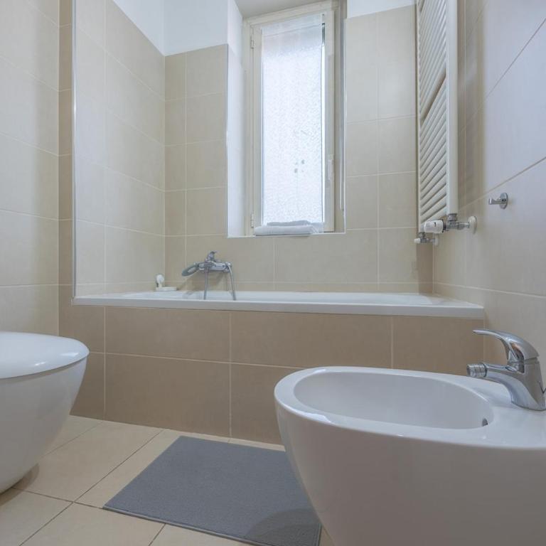 Bright & Cozy 2 bedroom Flat 50m from M4 stop - Appartamento con 2 Camere da Letto - 42