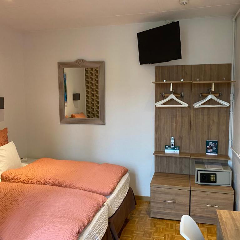 Logis Hôtel Villa Victorine - Chambre Triple ou Lits Jumeaux - 3