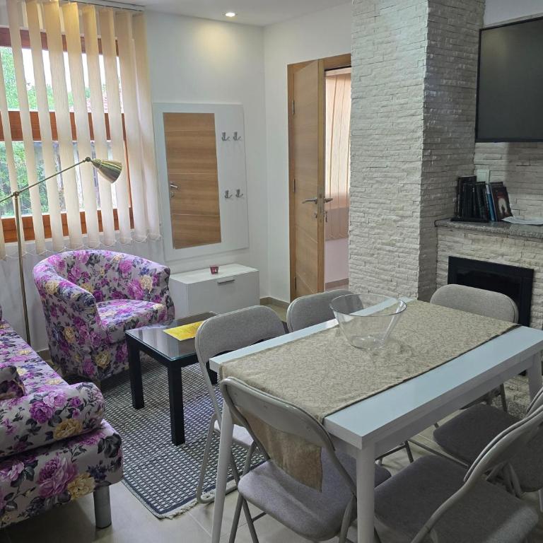 APARTMANSKI SMEŠTAJ SOLARIS kod Aqua Parka SUPERIOR & FAMILY Apartments - Apartman sa 2 Spavaće Sobe i Terasom - 8