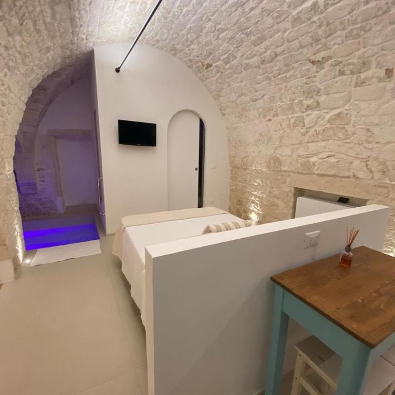 Suite Prima Pietra con Piscina idromassaggio riscaldata - Monolocale con Vasca Idromassaggio - 3