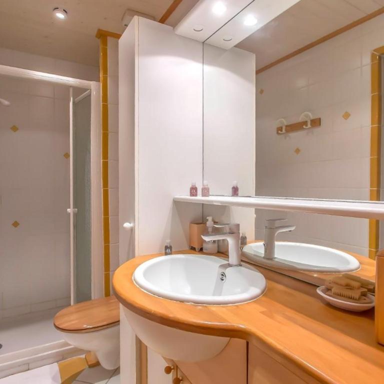 Authentic Méribel Chalet with Direct Slope Access - Chalet 3 Chambres - 9