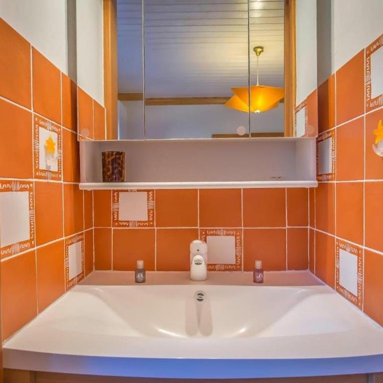 Authentic Méribel Chalet with Direct Slope Access - Chalet 3 Chambres - 10