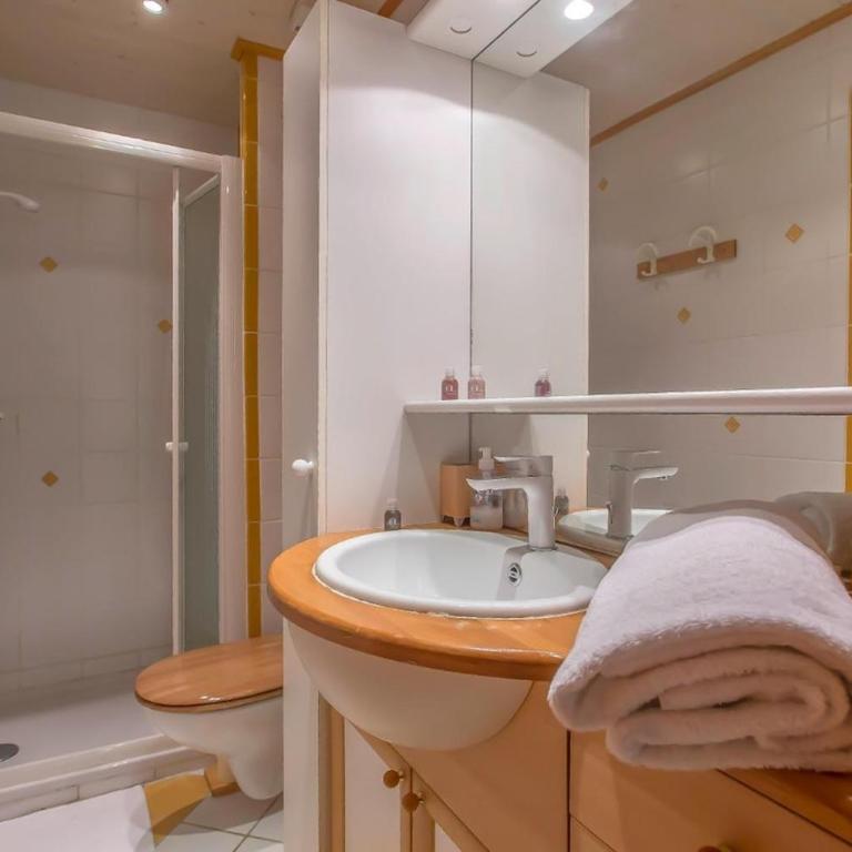 Authentic Méribel Chalet with Direct Slope Access - Chalet 3 Chambres - 32