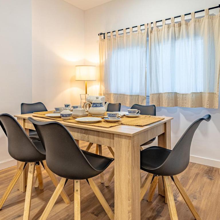 GMC Turistics - La Casa de los Álamos - Two-Bedroom Apartment - 4
