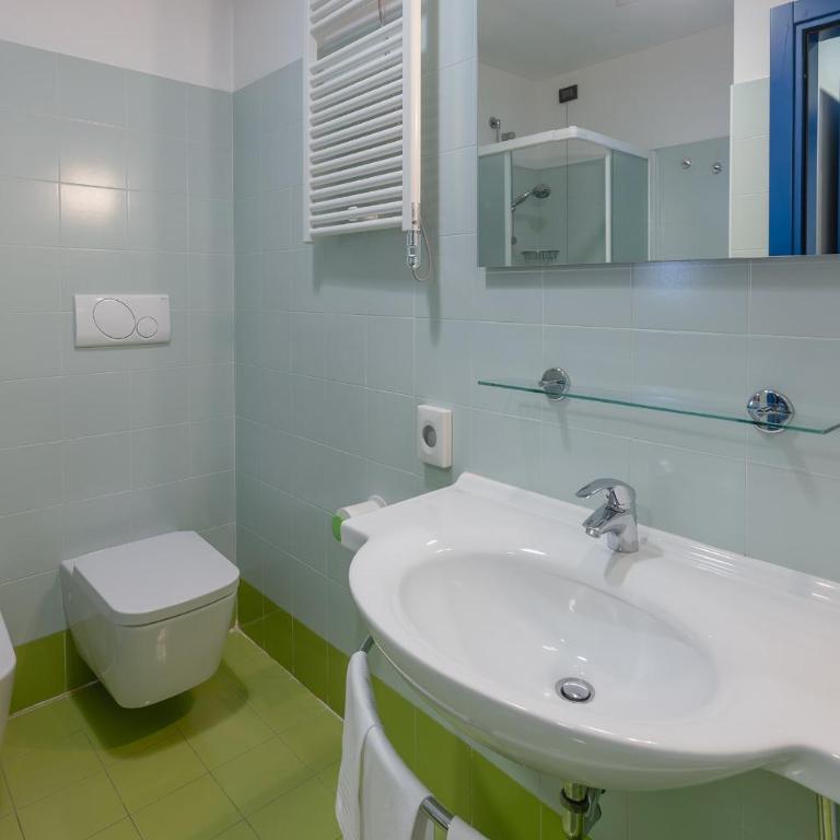 Romeo e Giulietta Residenze check-in presso Hotel Toscanini - Camera Matrimoniale Economy - 5