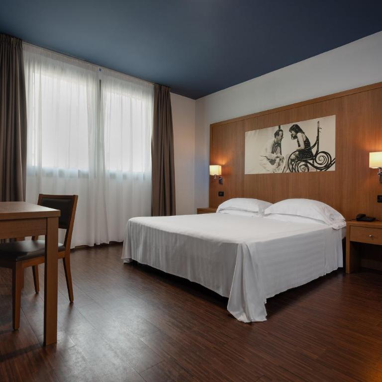 Romeo e Giulietta Residenze check-in presso Hotel Toscanini - Camera Matrimoniale Economy - 1