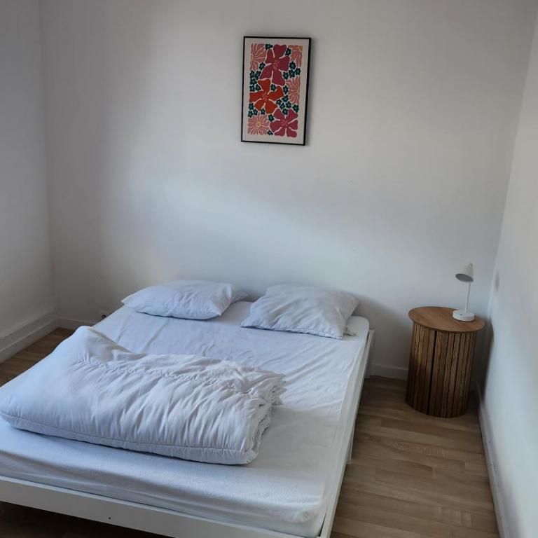 apartment 8 people 24H Le Mans - Three-Bedroom Apartment - 11