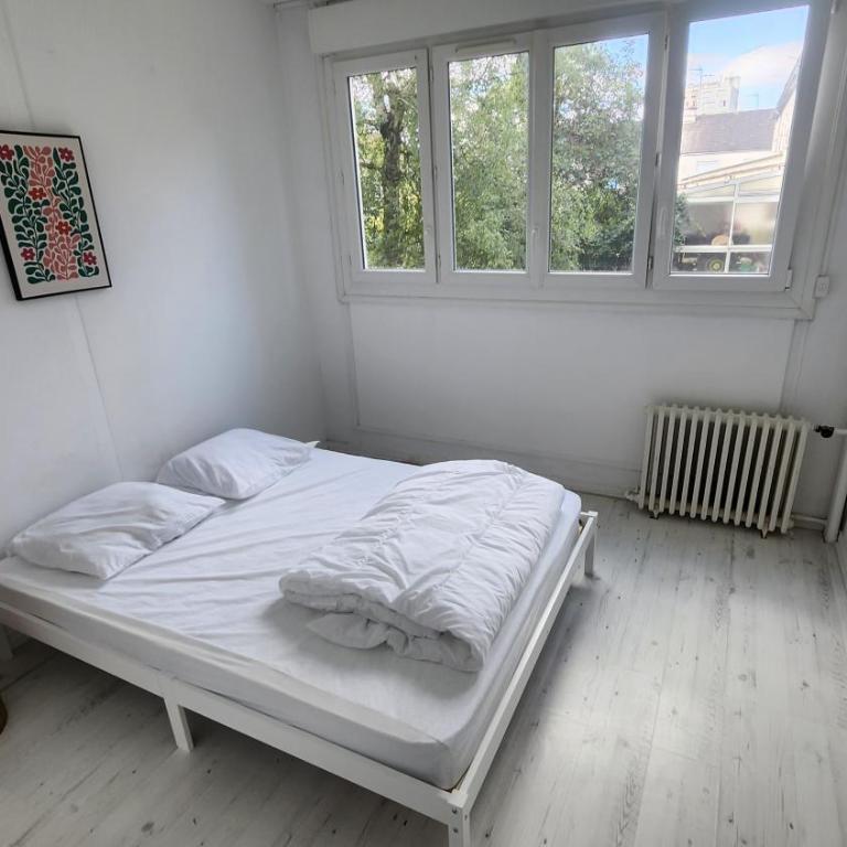 apartment 8 people 24H Le Mans - Three-Bedroom Apartment - 7