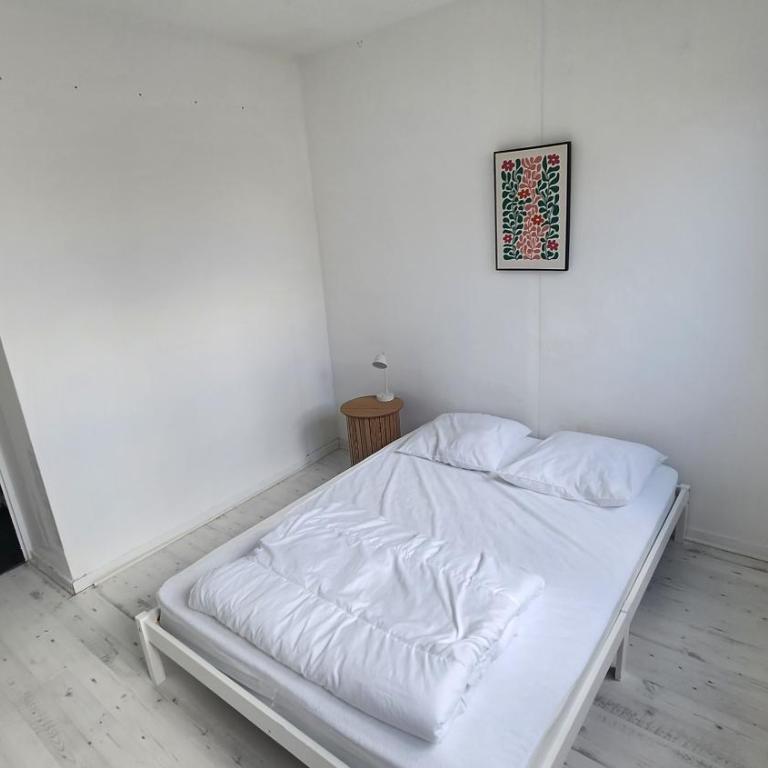 apartment 8 people 24H Le Mans - Three-Bedroom Apartment - 6