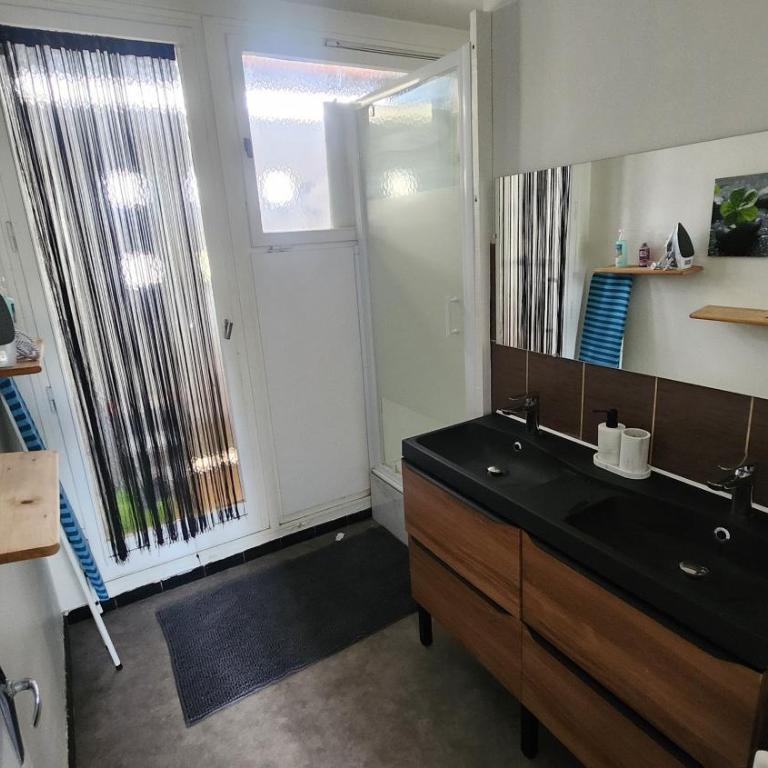 apartment 8 people 24H Le Mans - Three-Bedroom Apartment - 12