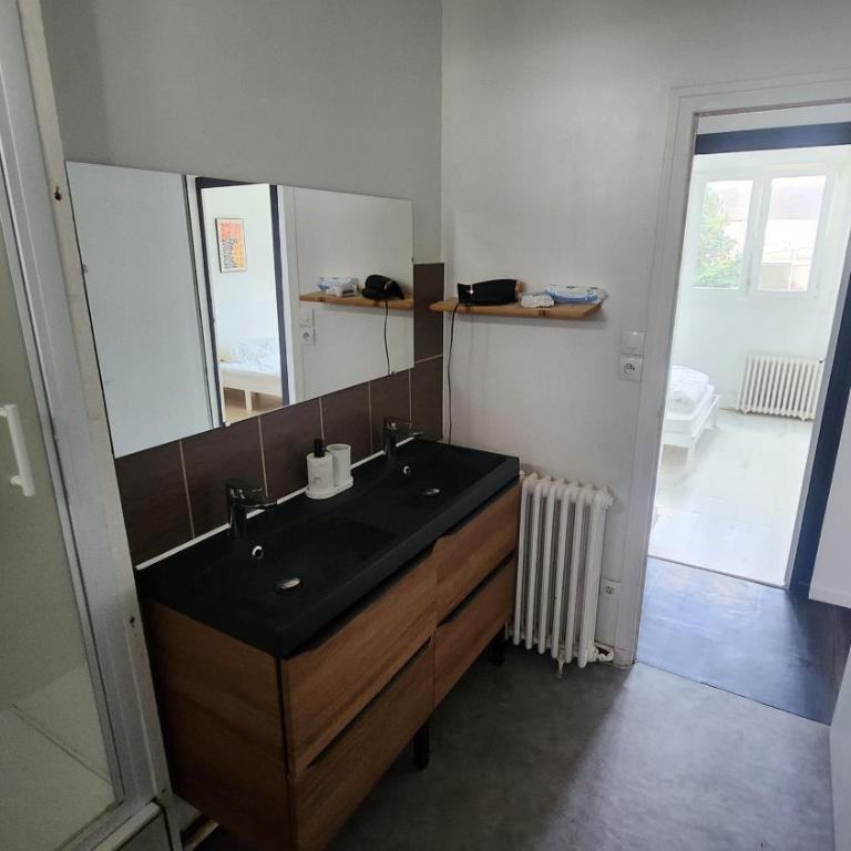 apartment 8 people 24H Le Mans - Three-Bedroom Apartment - 13