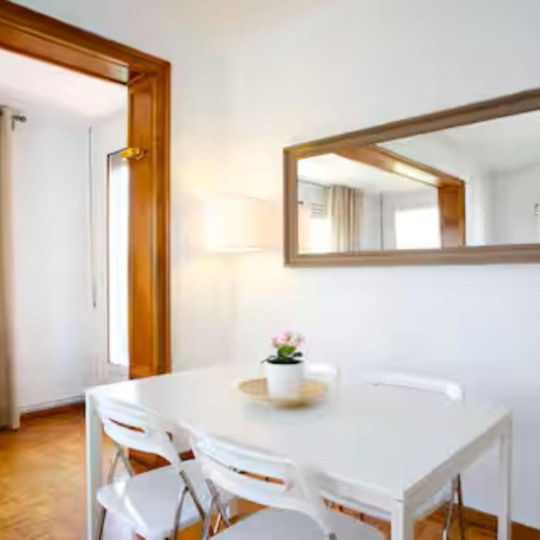 S4D Villarroel Clinic - Four-Bedroom Apartment - 4