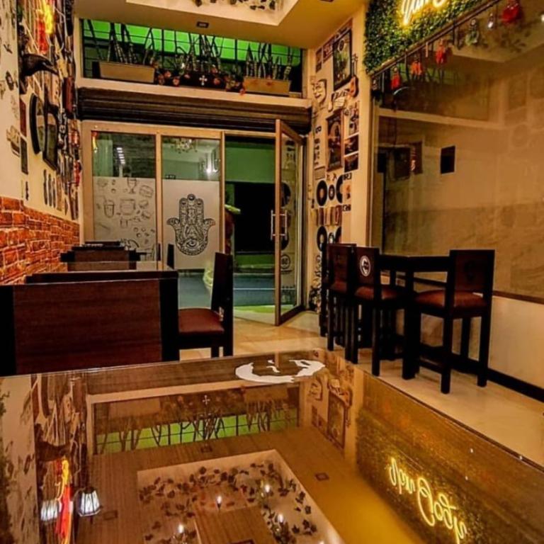 Van Gogh Store - One-Bedroom Apartment - 7