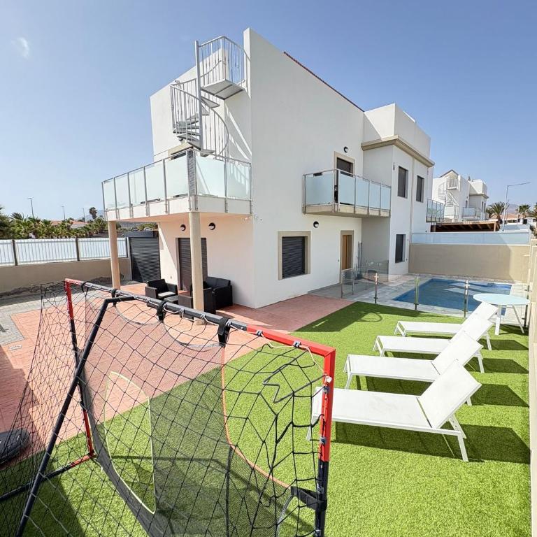 Private Luxury Villa with Pool near Golf Course & Marina - Villa - 28