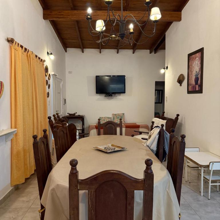 Casa con pileta, jardín y parrilla para toda la familia - Casa de 2 dormitorios - 7