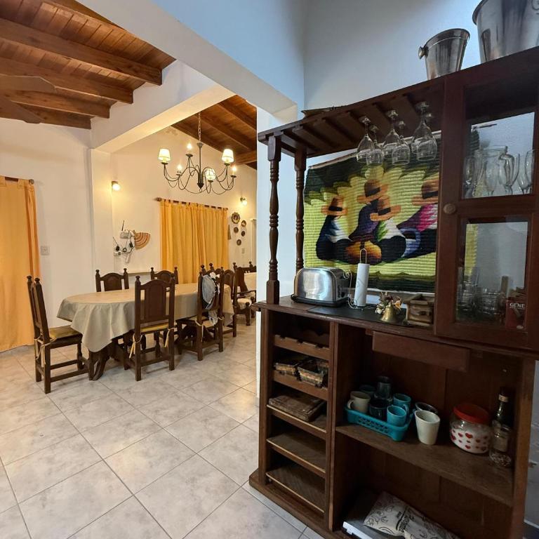 Casa con pileta, jardín y parrilla para toda la familia - Casa de 2 dormitorios - 36