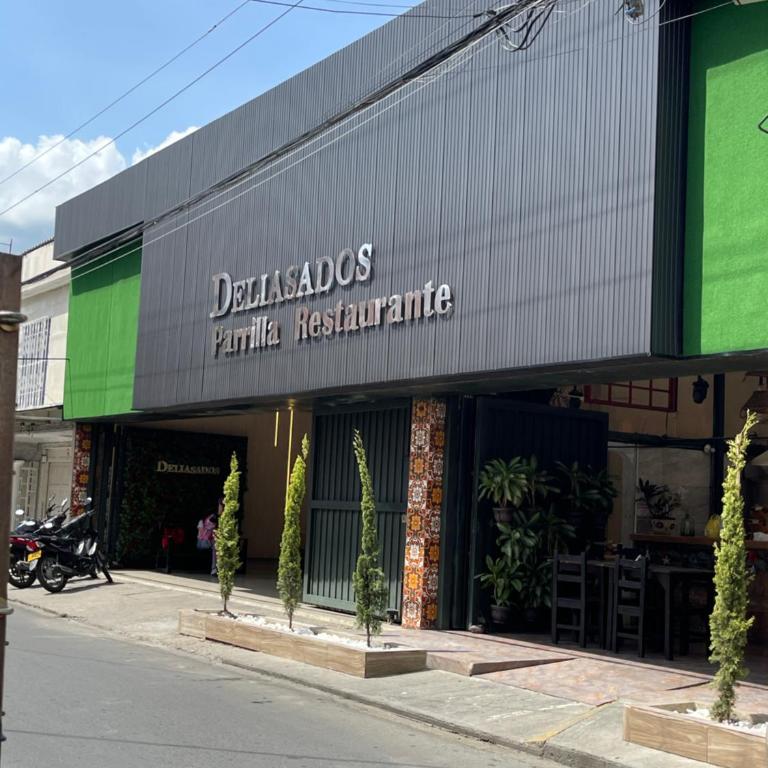 Apartamento para máx 5 personas, habitación privada con cama doble , habitación abierta con camarote y sofá cama, comodo, bonito, central, bien ubicado, en el centro de palmira - Apartamento de 1 dormitorio - 4
