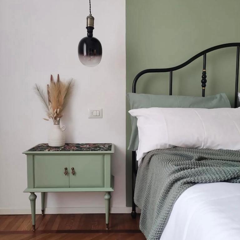 Nine and Three Quarters Rooms - Unique Design Rooms - King Room with Balcony - 5