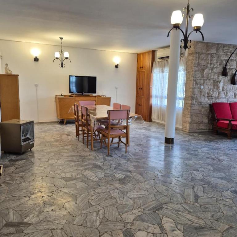 Los Nonos - Three-Bedroom House - 1