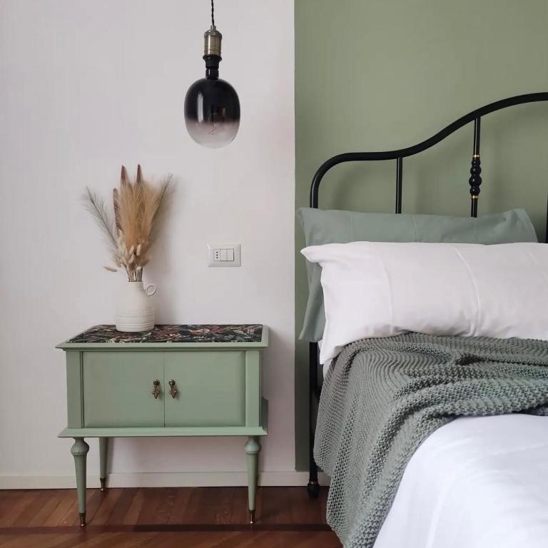 Nine and Three Quarters Rooms - Unique Design Rooms - Deluxe King Room - 2