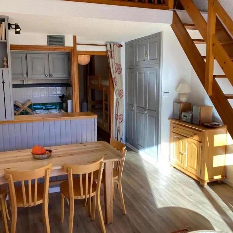 Studio mezzanine 4 personnes exposé sud sans animaux - FR-1-263-509 - Estudio - 2