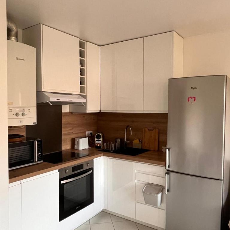 T2, 4 pers max, terrasse avec vue et parking privé, proche centre et mer - Apartment mit 1 Schlafzimmer - 2