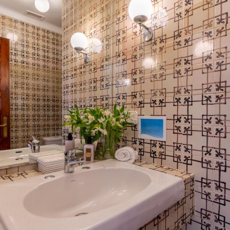 Villa Elvira, exclusive Pool and Gardens in the heart of Sevilla - Villa - 80