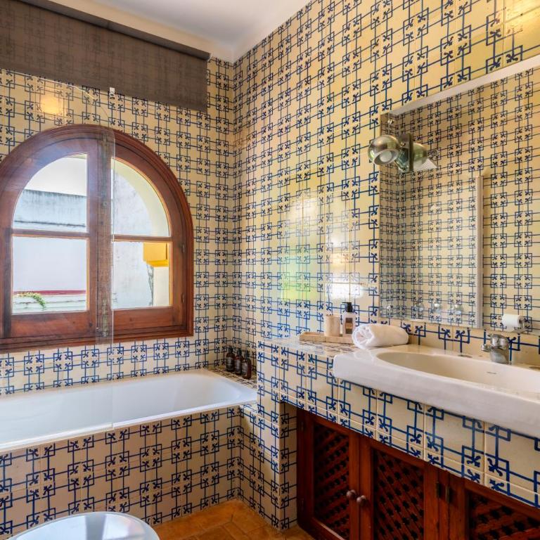 Villa Elvira, exclusive Pool and Gardens in the heart of Sevilla - Villa - 66