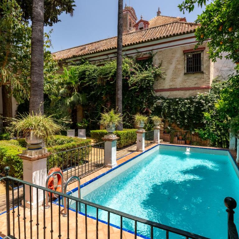 Villa Elvira, exclusive Pool and Gardens in the heart of Sevilla - Villa - 2