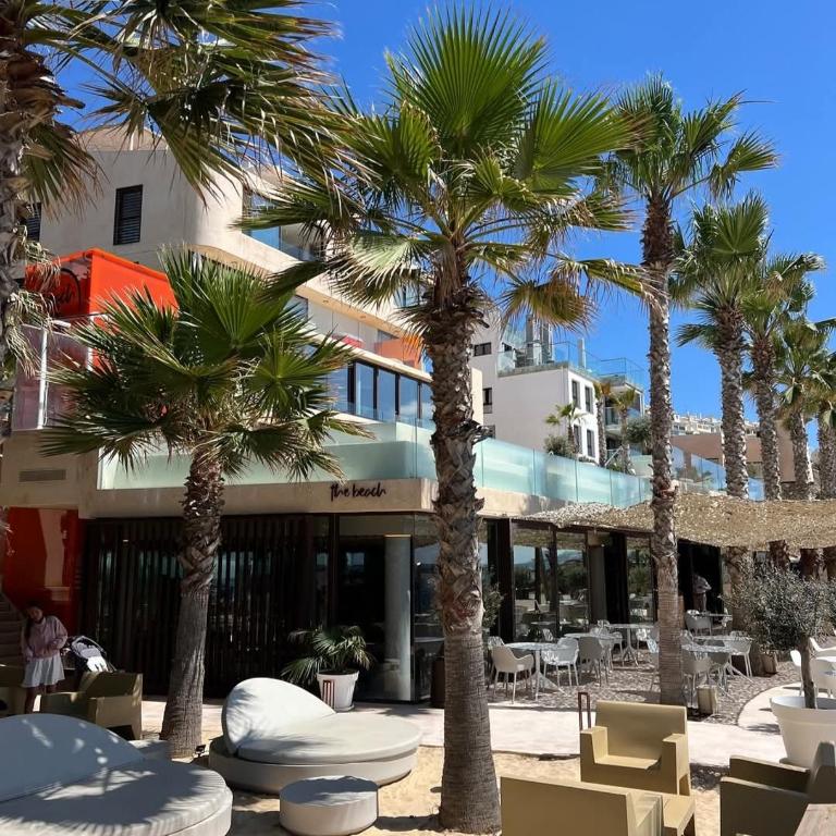 Luxury beachfront apartment with pool, sauna, fitness and gym in province Malaga, Andalusia - Apartamento de 2 dormitorios - 24