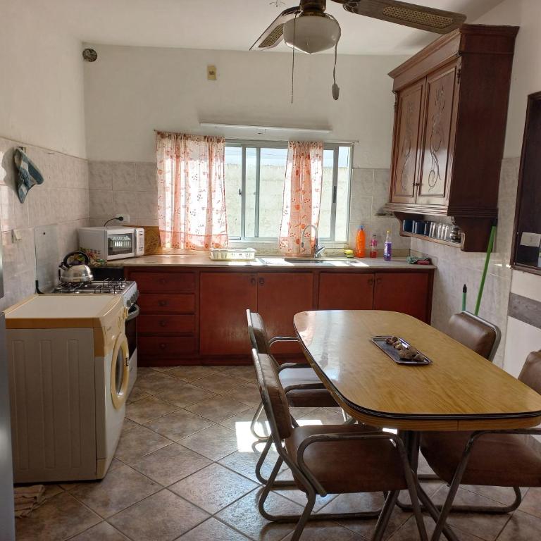 Casa para 11 a metros del mar - Terraza con vista al mar!! - Se reserva con seña - Three-Bedroom Home - 16