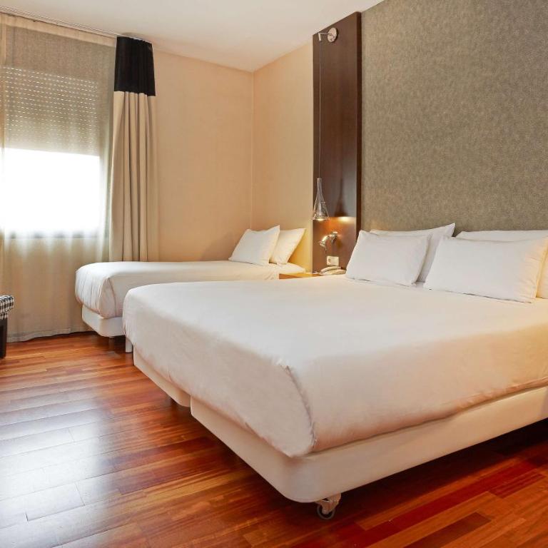 NH Barcelona Eixample - Standard Triple Room - 2