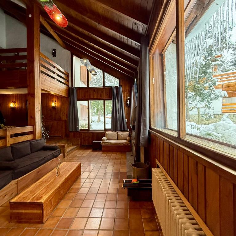 Nevada Hostel - Three-Bedroom Apartment with Park View - 5