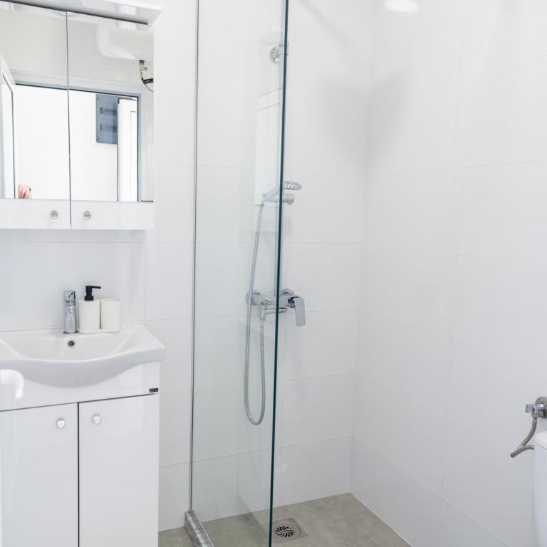 Apartments Chiara Garden - Deluxe One-Bedroom Apartment with Garden View - 1