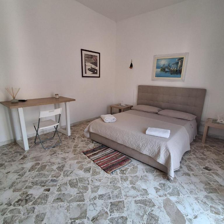 Dimora AnVi - Double Room with Private External Bathroom - 4