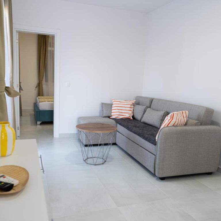 Apartments Chiara Garden - Deluxe One-Bedroom Apartment with Garden View - 5