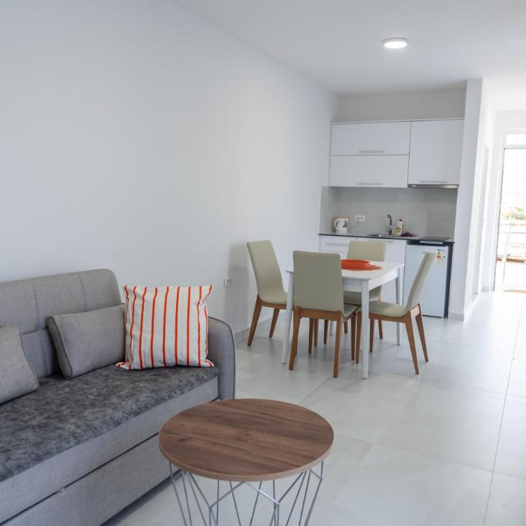 Apartments Chiara Garden - Deluxe One-Bedroom Apartment with Garden View - 6