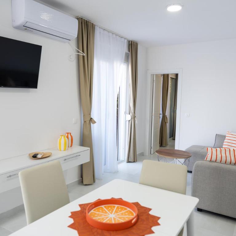 Apartments Chiara Garden - Deluxe One-Bedroom Apartment with Garden View - 9