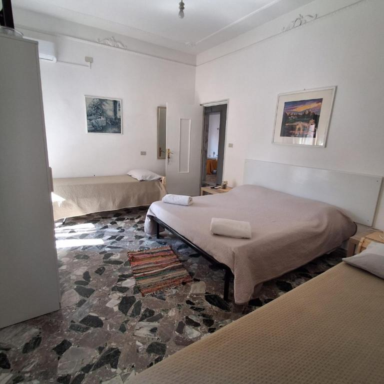 Dimora AnVi - Double Room with Private External Bathroom - 2