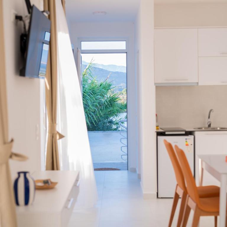Apartments Chiara Garden - Deluxe One-Bedroom Apartment with Garden View - 18