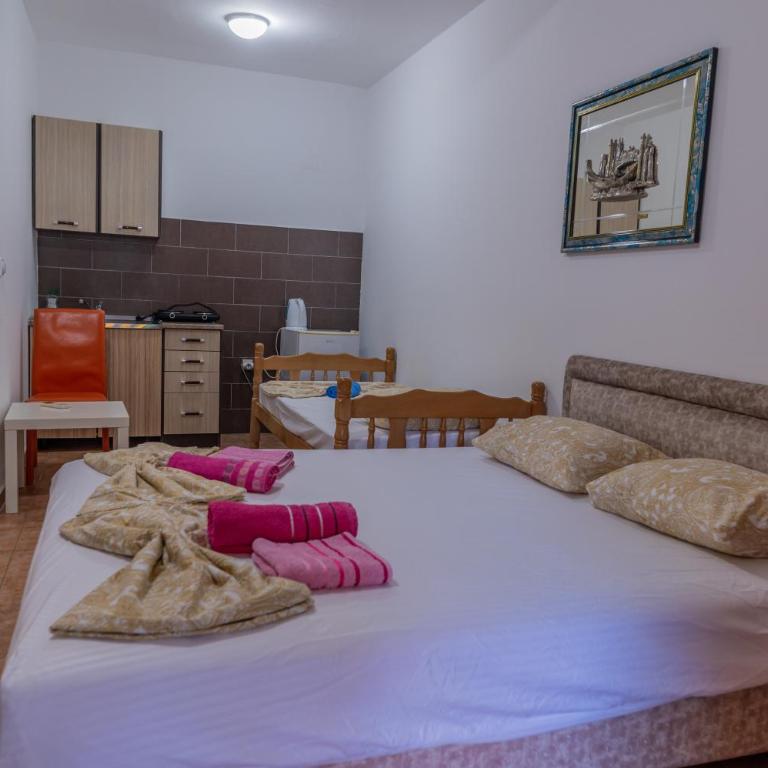 Apartments Chiara Garden - Studio with River View - 8