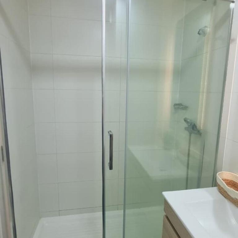 Comodidad y ubicación perfecta - One-Bedroom Apartment - 9