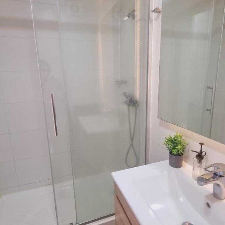 Comodidad y ubicación perfecta - One-Bedroom Apartment - 27