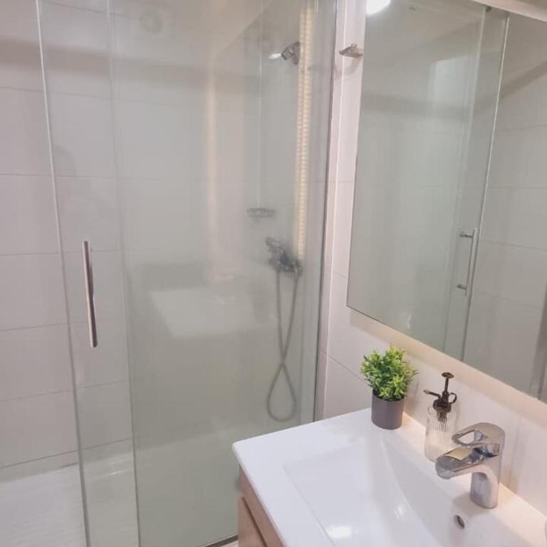 Comodidad y ubicación perfecta - One-Bedroom Apartment - 46