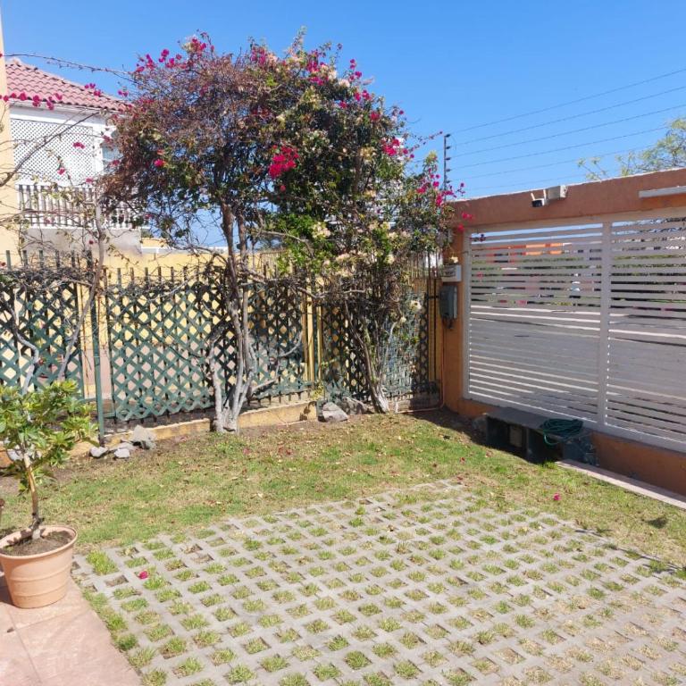 Hermosa casa en sector residencial para 7 personas - Three-Bedroom Home - 12