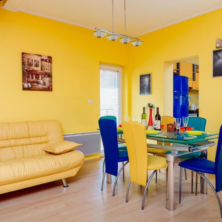 Spacious Central Magik - Apartment - Split Level - 3